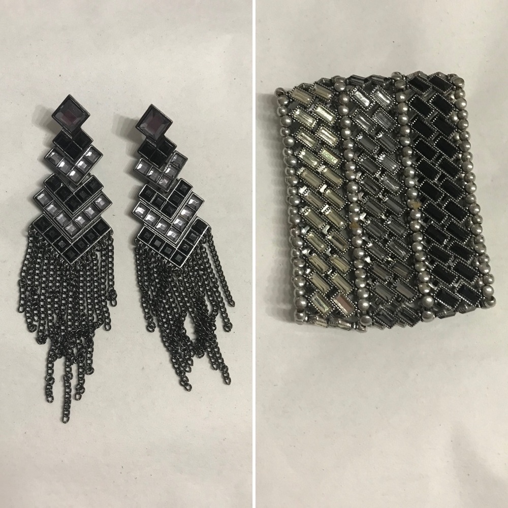 ❤️❤️ Black and silver bracelet and earrings! ❤️❤️